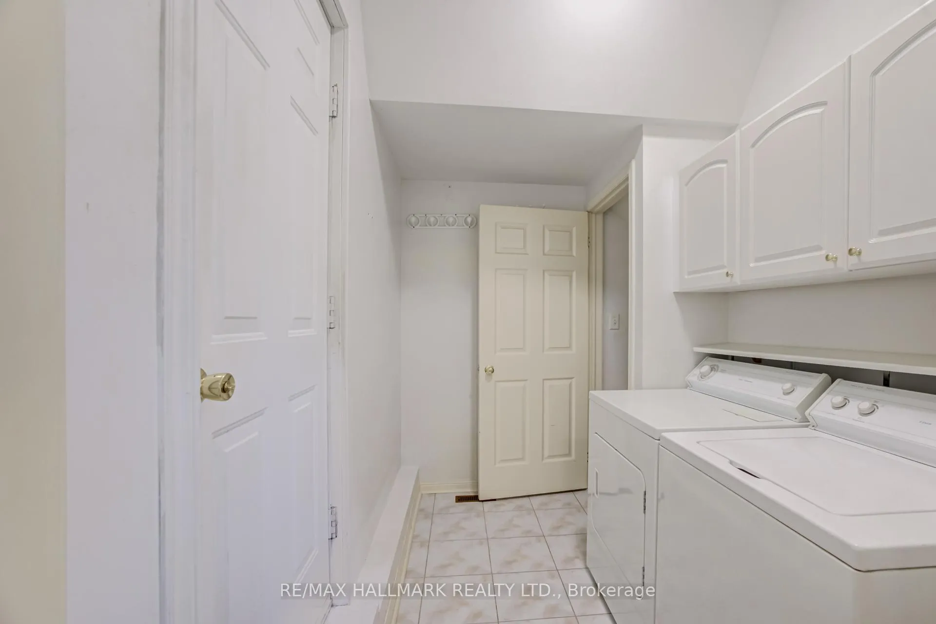 Photo 36 of 100 Narrow Valley Crescent, Brampton, Sandringham-Wellington — HOMEH