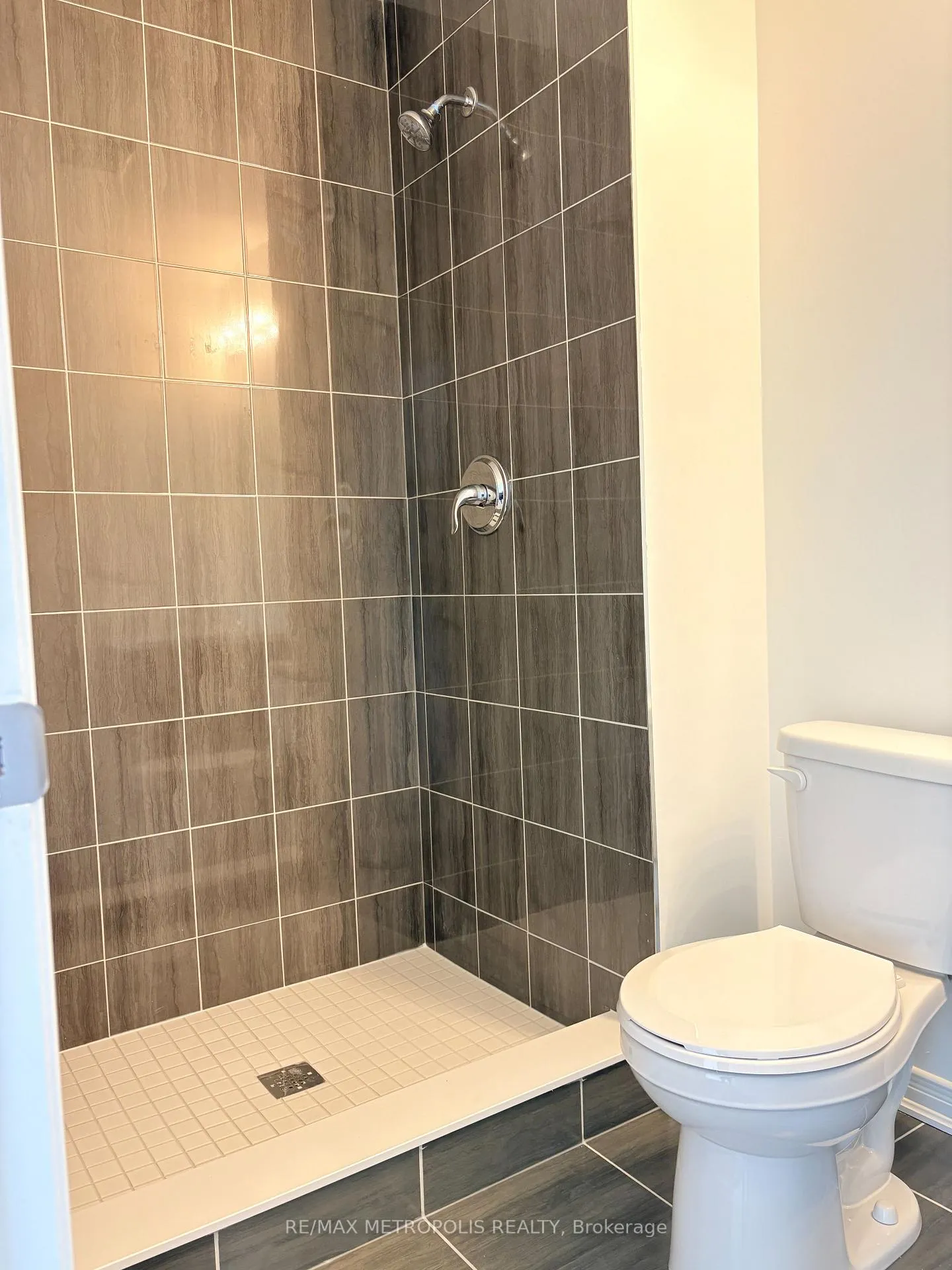 Photo 9 of Unit 3, 4320 Ebenezer Road, Brampton, Bram East — HOMEH