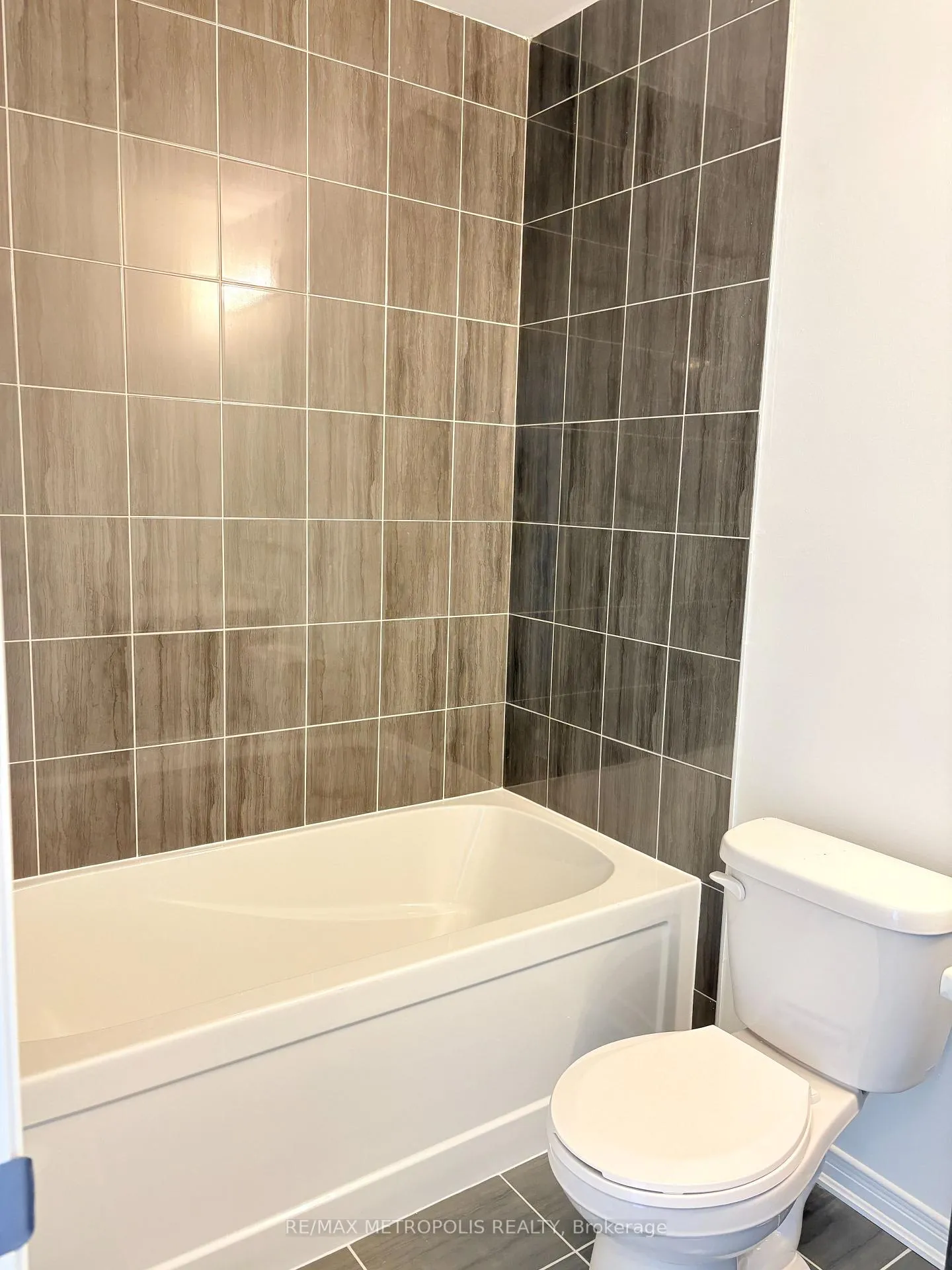 Photo 10 of Unit 3, 4320 Ebenezer Road, Brampton, Bram East — HOMEH