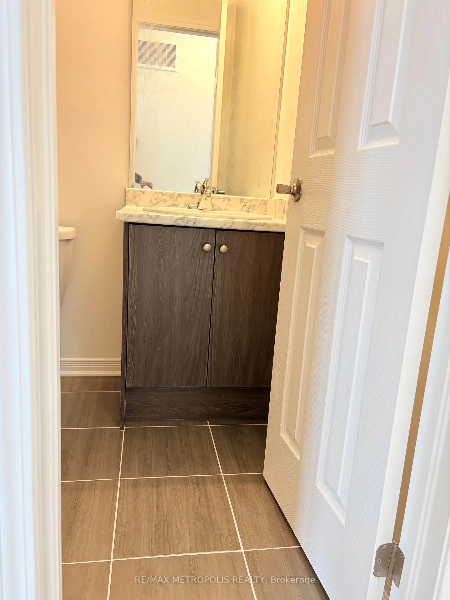 Photo 11 of Unit 3, 4320 Ebenezer Road, Brampton, Bram East — HOMEH