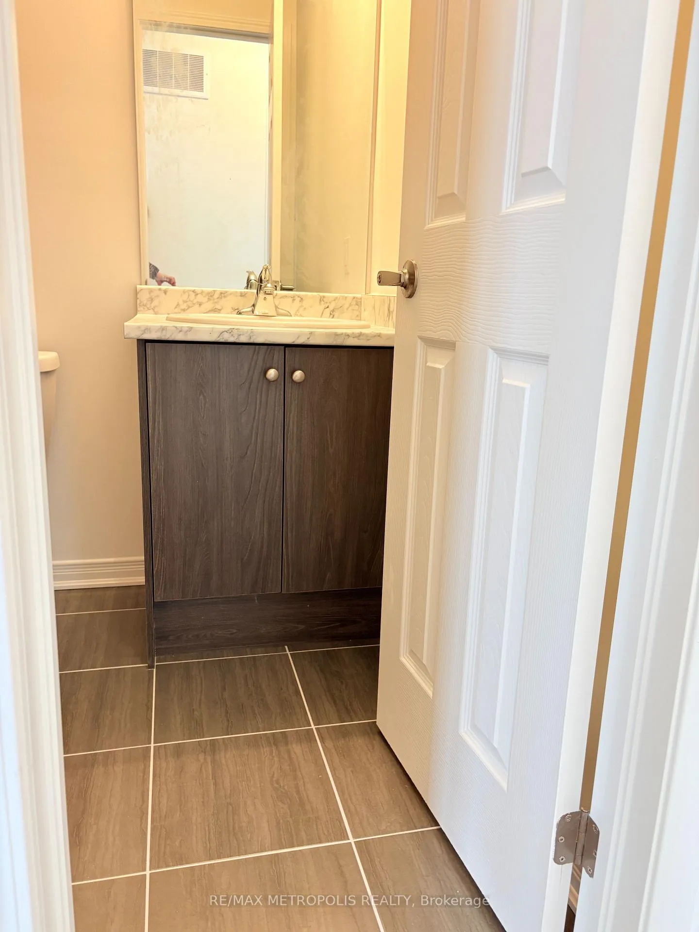 Photo 12 of Unit 3, 4320 Ebenezer Road, Brampton, Bram East — HOMEH