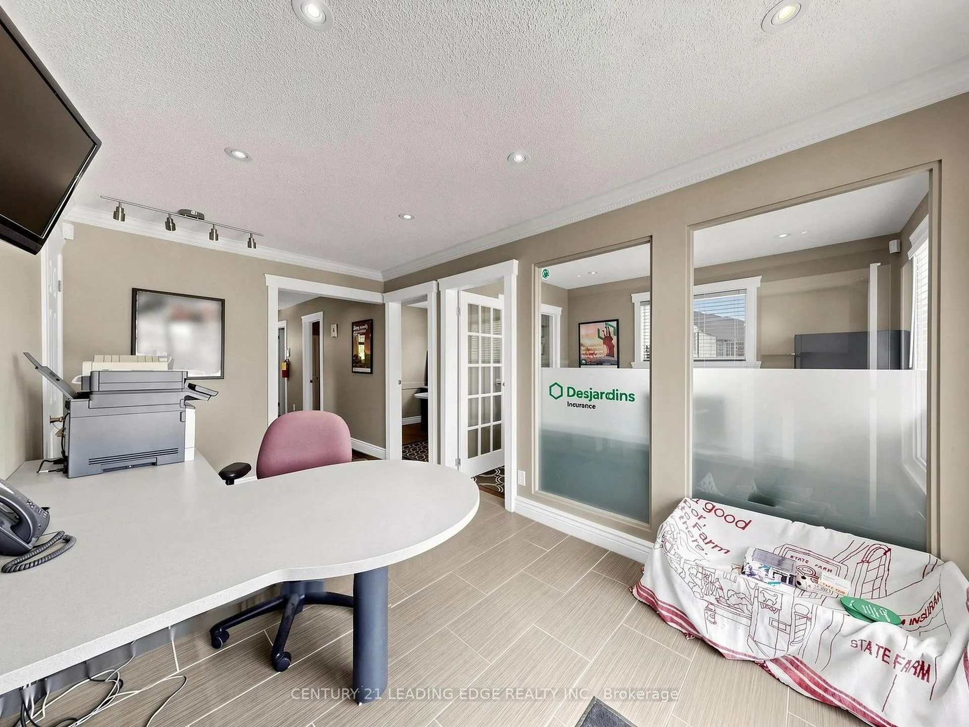 Photo 4 of 21 Metro Road S, Georgina, Keswick North — HOMEH