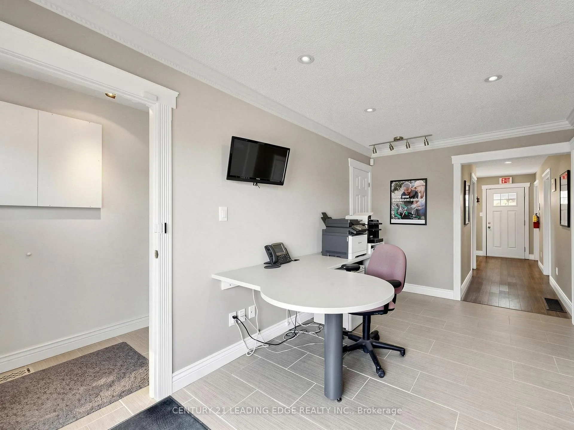 Photo 5 of 21 Metro Road S, Georgina, Keswick North — HOMEH