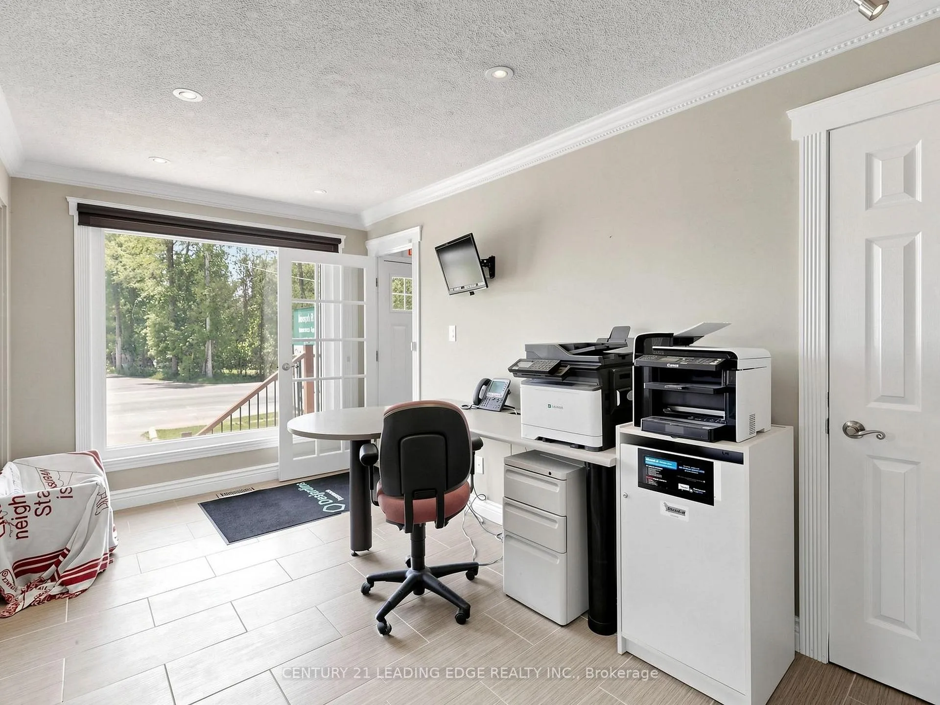 Photo 7 of 21 Metro Road S, Georgina, Keswick North — HOMEH