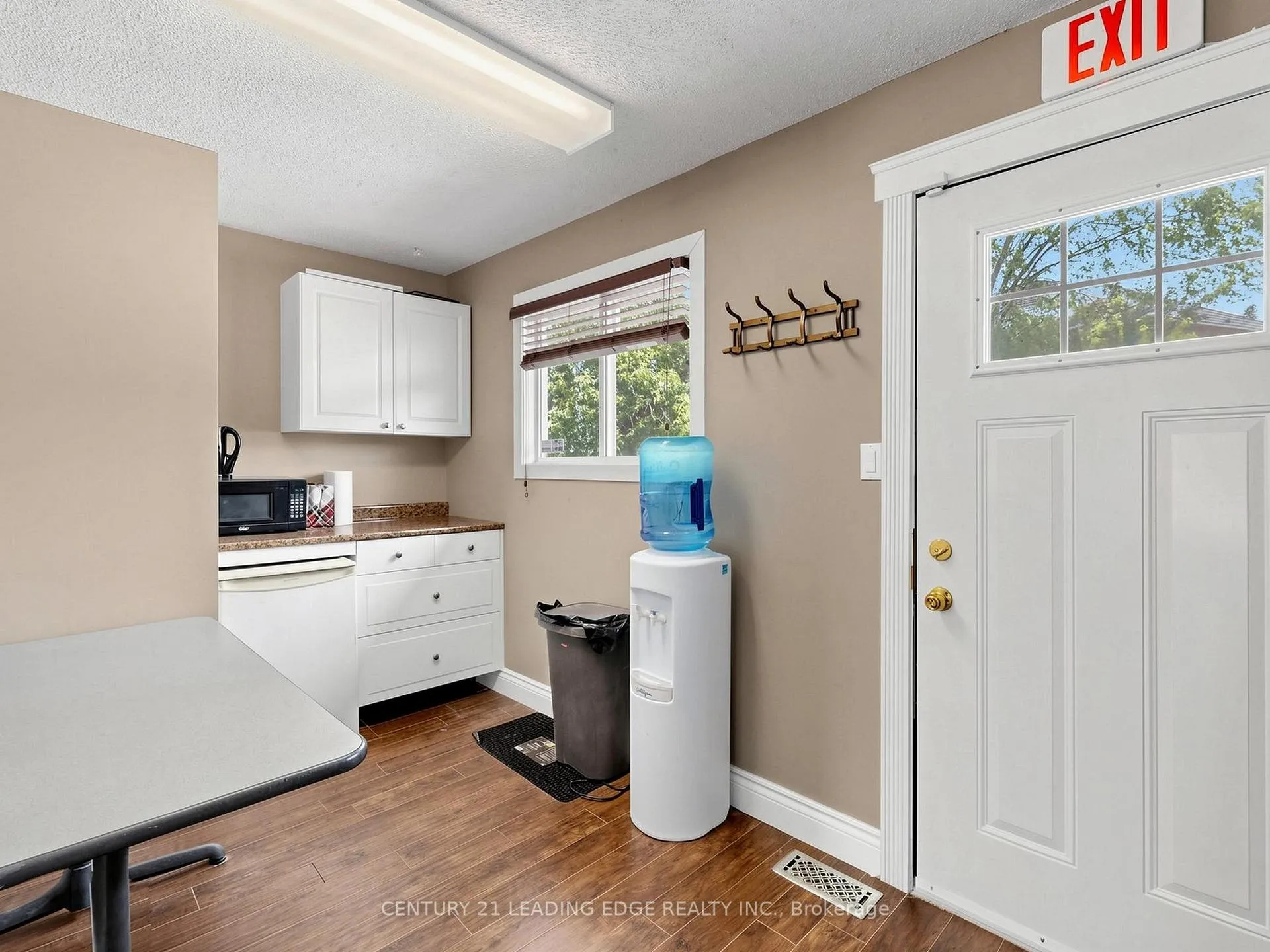 Photo 16 of 21 Metro Road S, Georgina, Keswick North — HOMEH