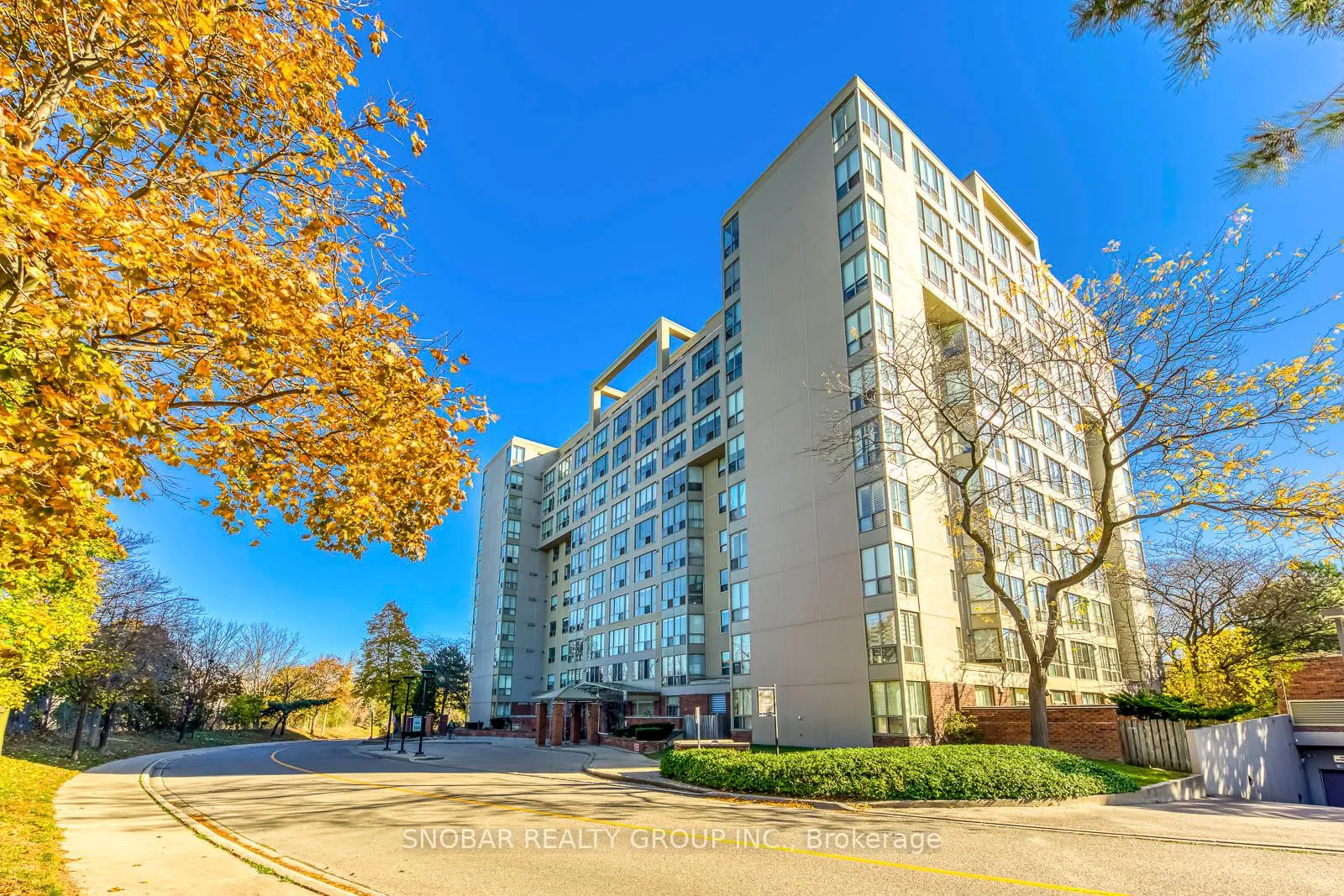 Photo 1 of Unit 1001, 1110 Walden Circle, Mississauga, Clarkson — HOMEH