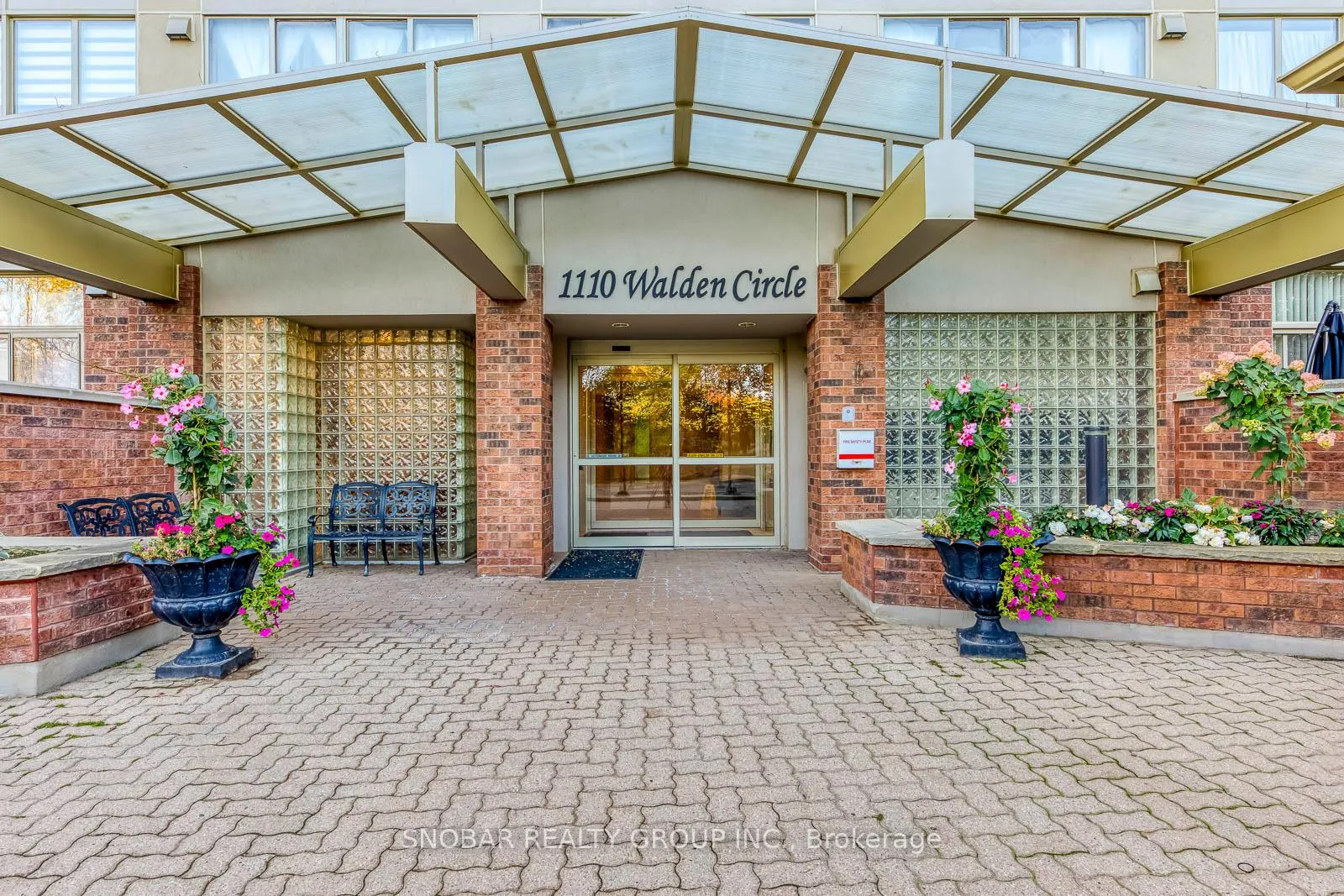 Photo 3 of Unit 1001, 1110 Walden Circle, Mississauga, Clarkson — HOMEH