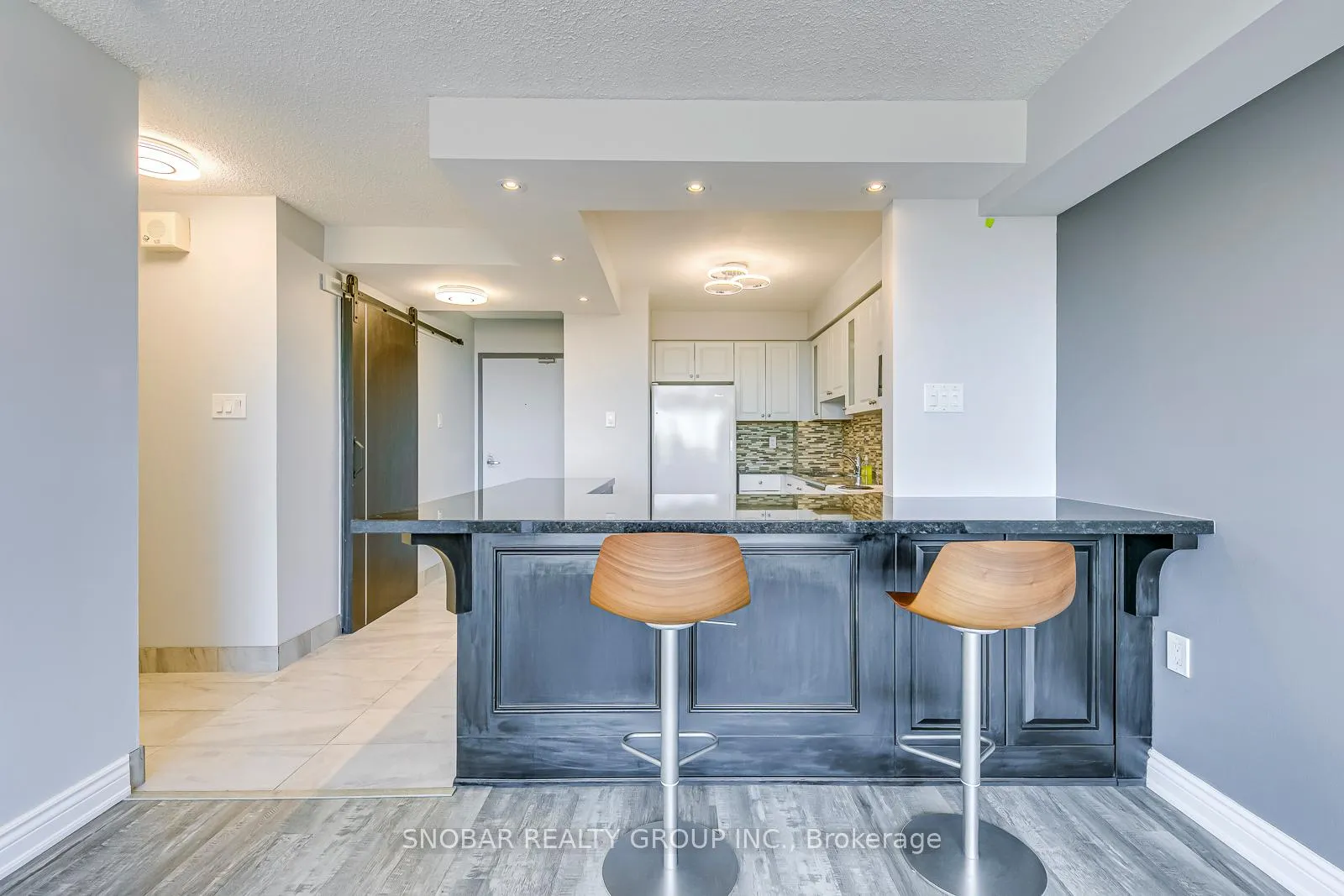 Photo 5 of Unit 1001, 1110 Walden Circle, Mississauga, Clarkson — HOMEH