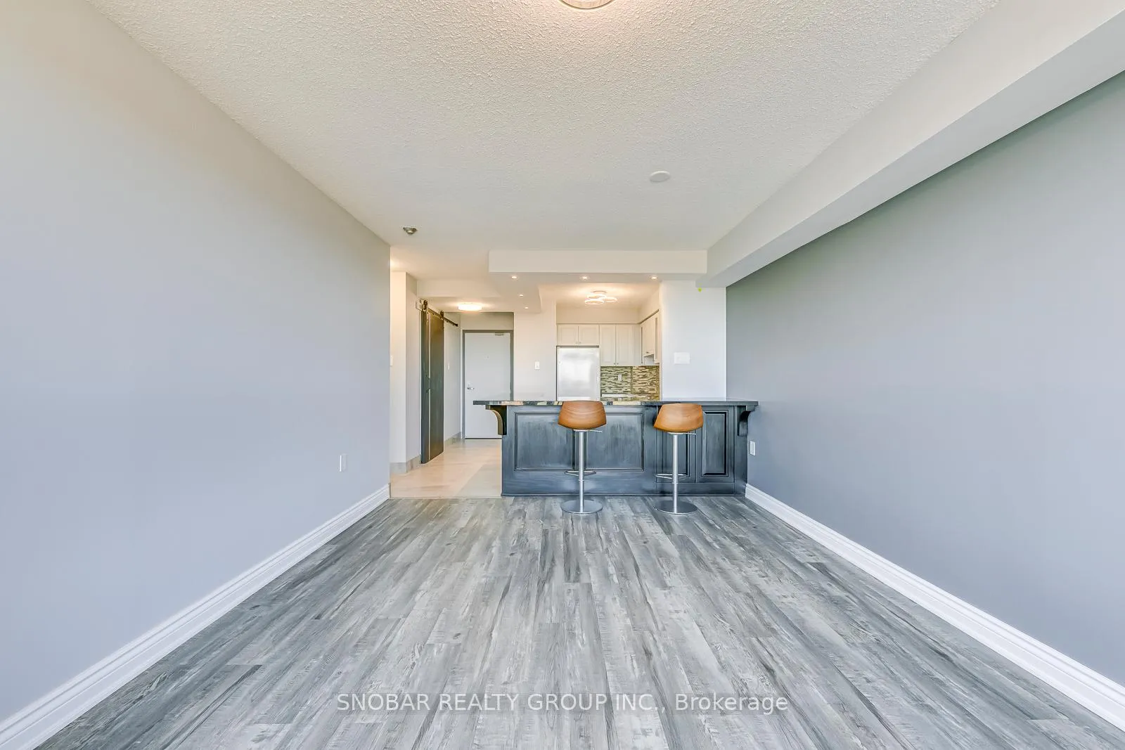Photo 6 of Unit 1001, 1110 Walden Circle, Mississauga, Clarkson — HOMEH