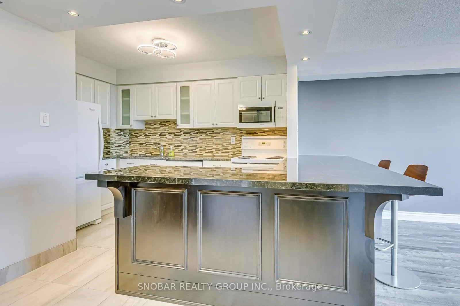 Photo 7 of Unit 1001, 1110 Walden Circle, Mississauga, Clarkson — HOMEH