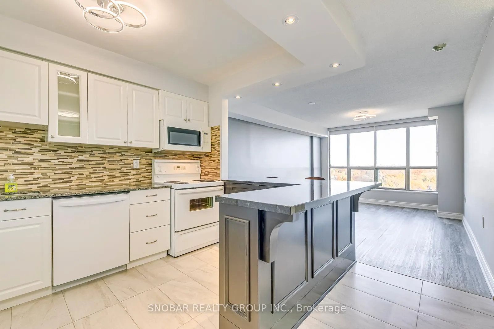 Photo 9 of Unit 1001, 1110 Walden Circle, Mississauga, Clarkson — HOMEH