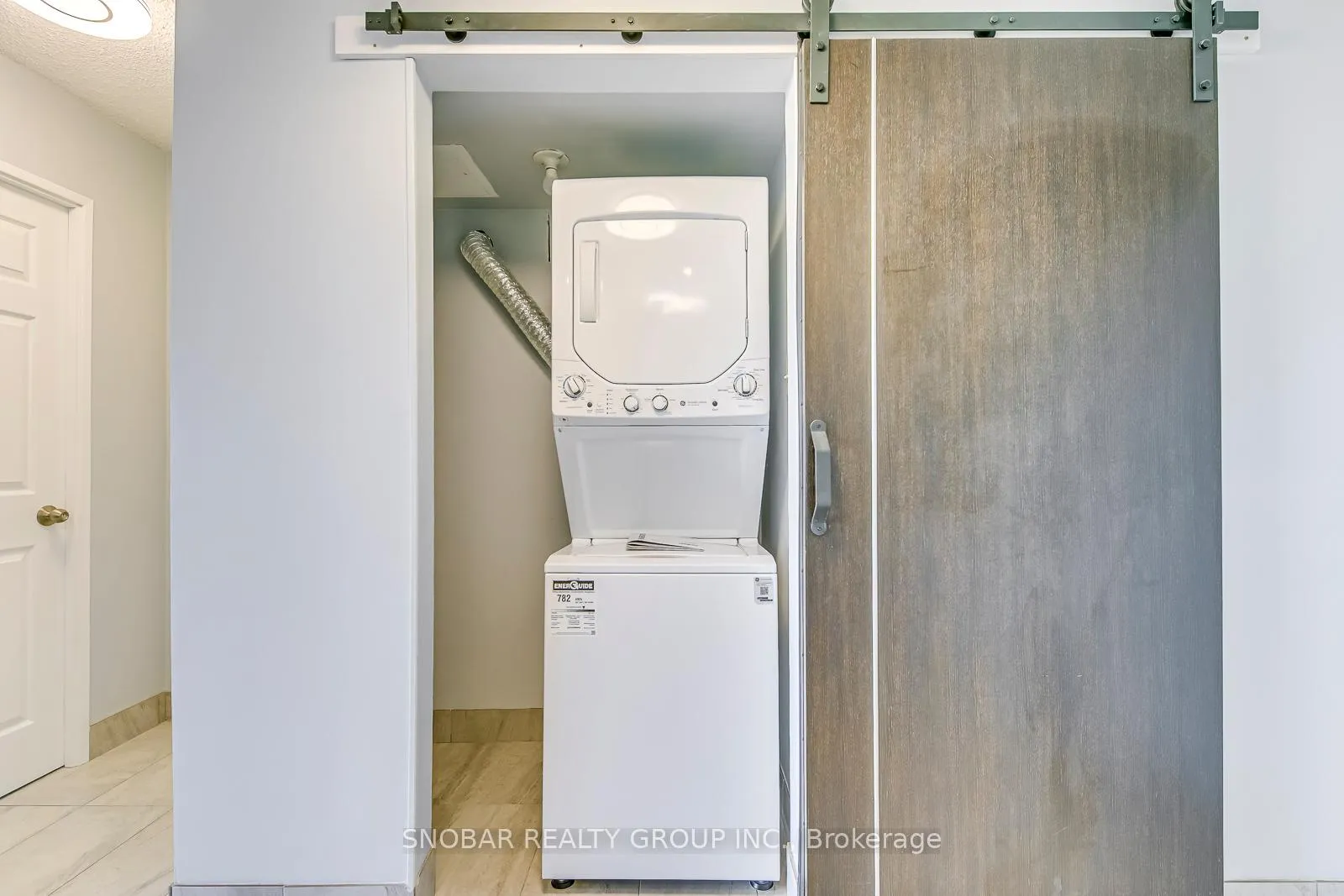 Photo 14 of Unit 1001, 1110 Walden Circle, Mississauga, Clarkson — HOMEH