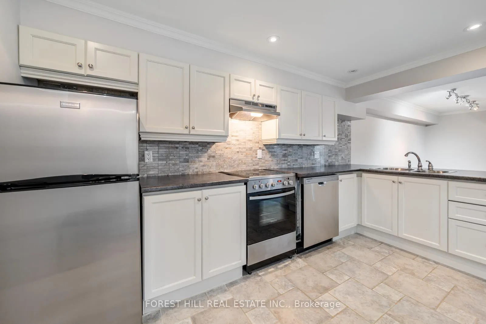 Photo 25 of Unit 2, 11A Clarendon Avenue, Toronto, Casa Loma — HOMEH