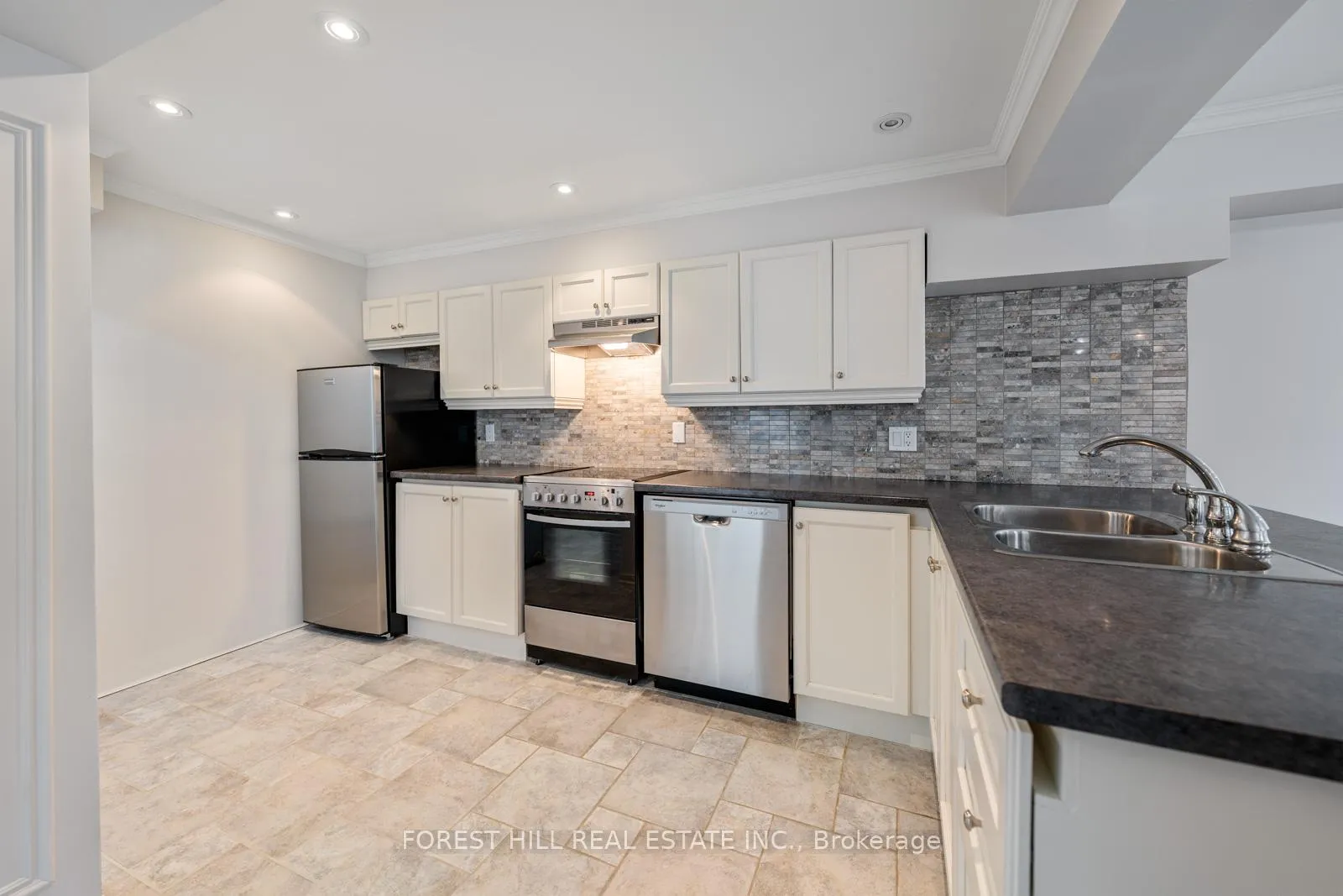 Photo 27 of Unit 2, 11A Clarendon Avenue, Toronto, Casa Loma — HOMEH