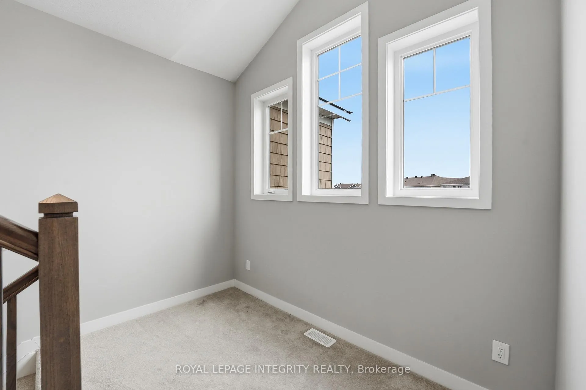 Photo 16 of 2084 Winsome Terrace, Ottawa, Fallingbrook/Gardenway South — HOMEH