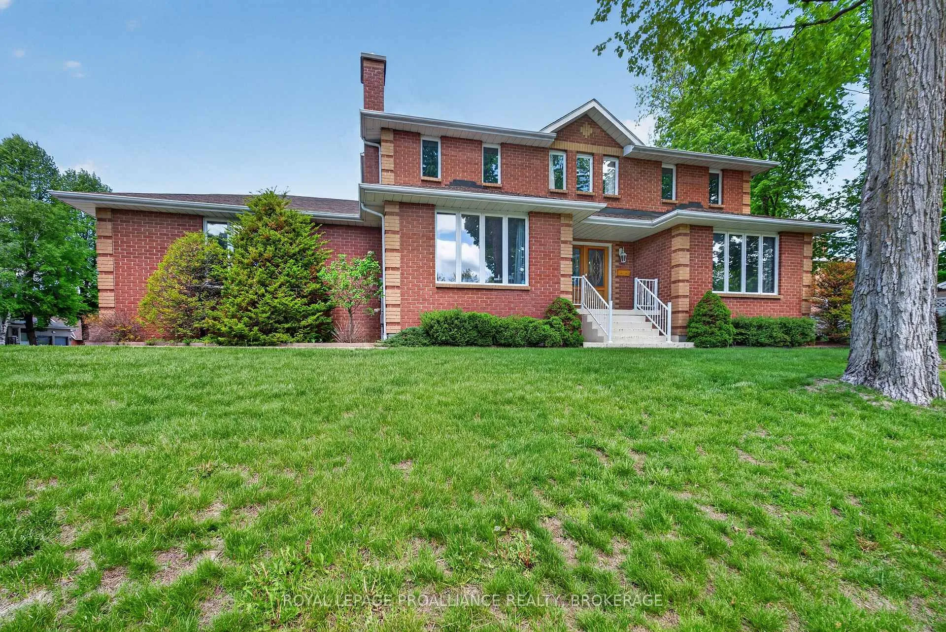 Photo 2 of 542 Rankin Crescent, Kingston, South of Taylor-Kidd Blvd — HOMEH