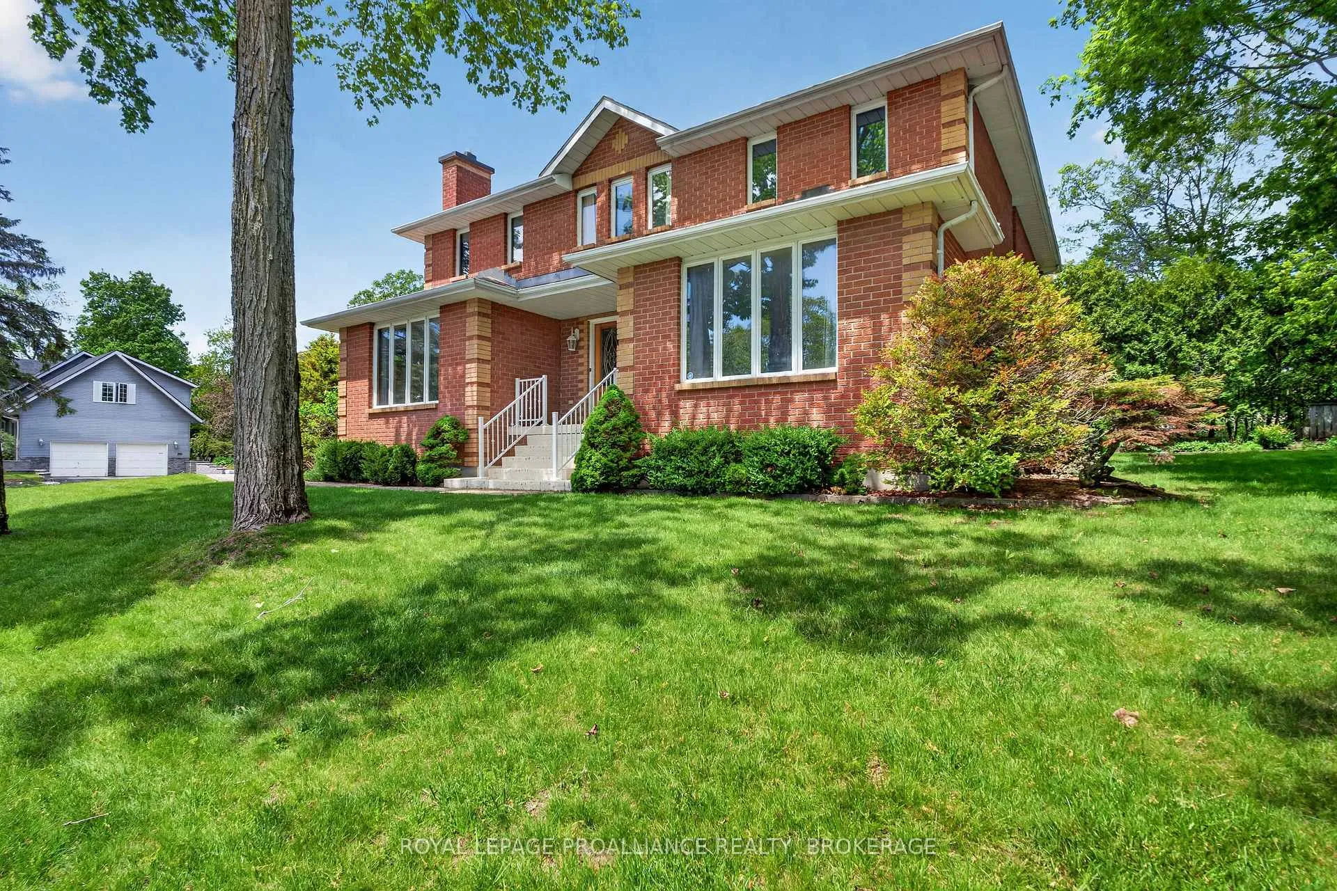 Photo 3 of 542 Rankin Crescent, Kingston, South of Taylor-Kidd Blvd — HOMEH