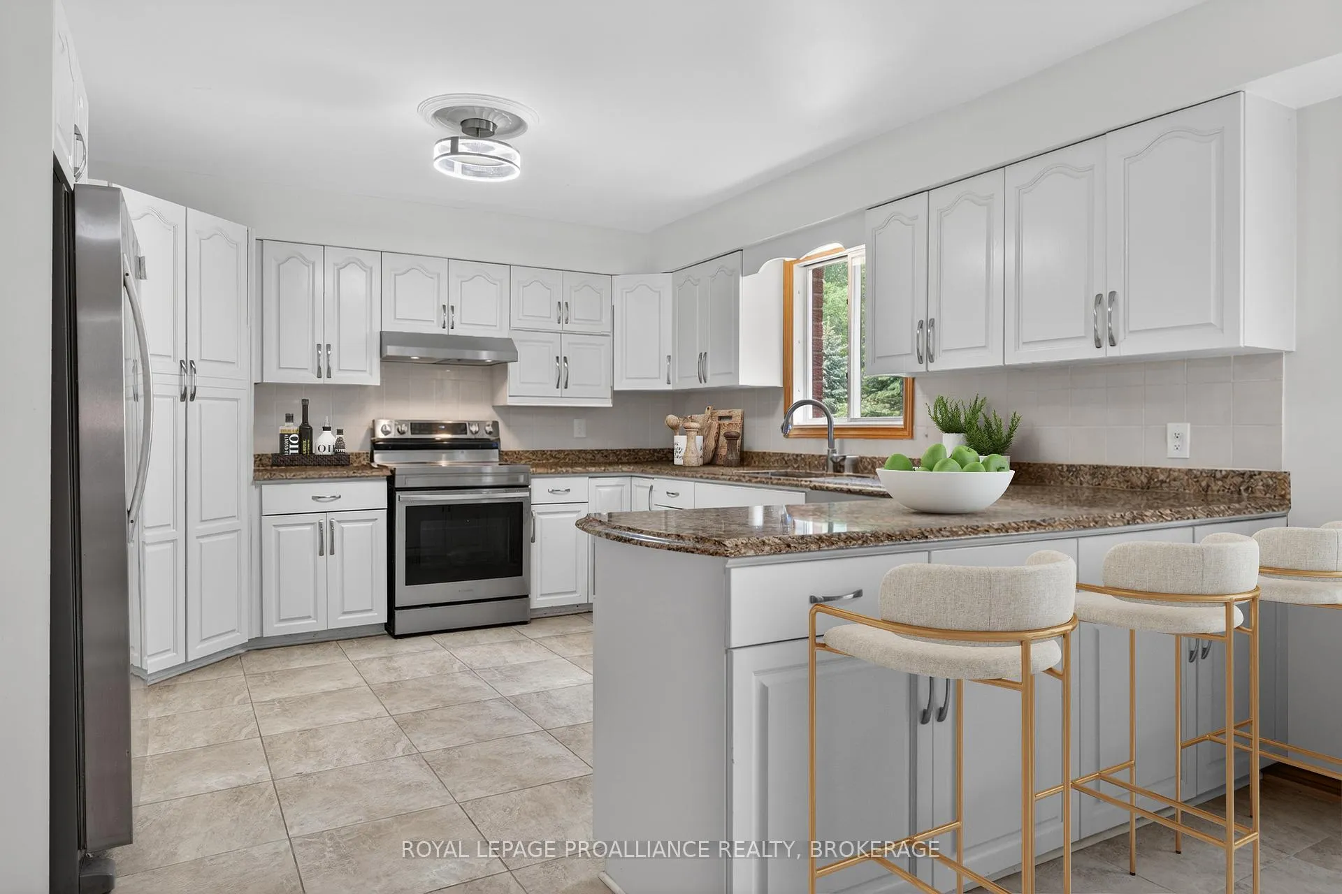 Photo 13 of 542 Rankin Crescent, Kingston, South of Taylor-Kidd Blvd — HOMEH