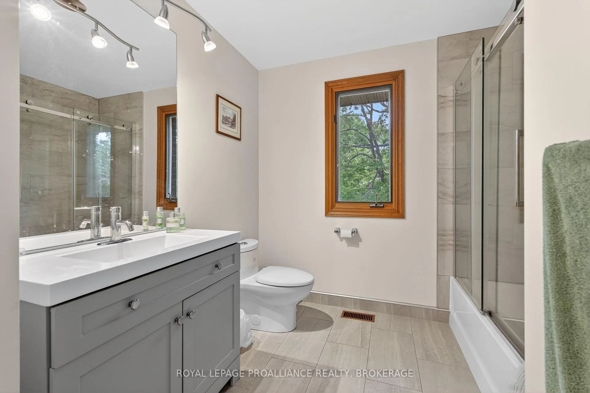 Photo 31 of 542 Rankin Crescent, Kingston, South of Taylor-Kidd Blvd — HOMEH