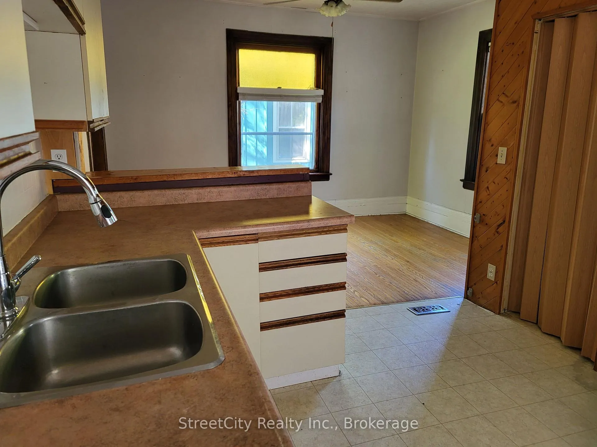 Photo 10 of 12 Mercer Street, Stratford — HOMEH