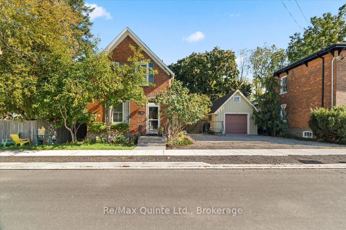 Photo 2 of 370 Main Street, Prince Edward County, Picton Ward — HOMEH