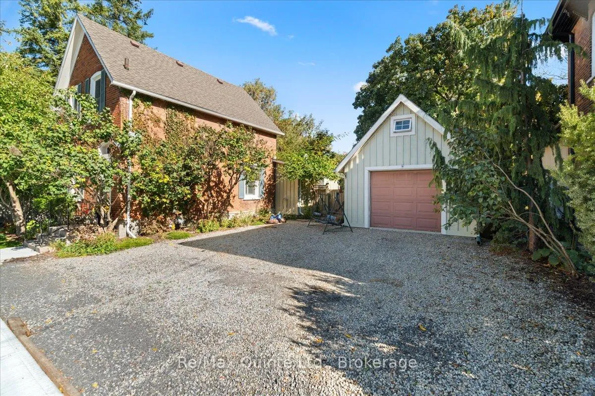 Photo 3 of 370 Main Street, Prince Edward County, Picton Ward — HOMEH