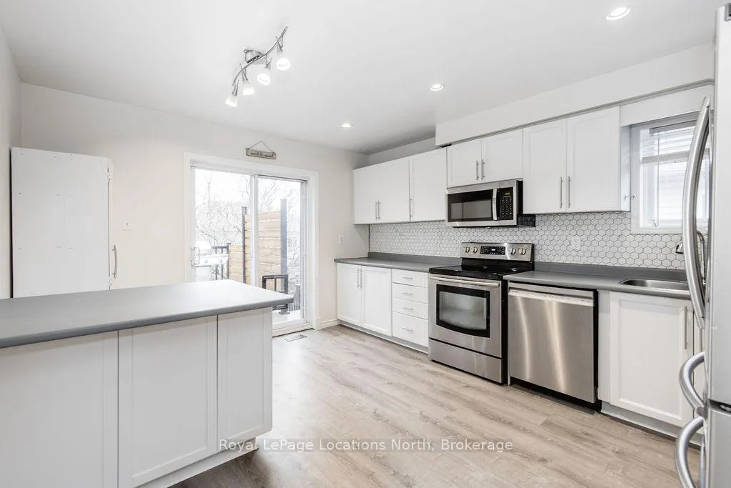 Photo 12 of 92 Glen Eton Road, Wasaga Beach — HOMEH
