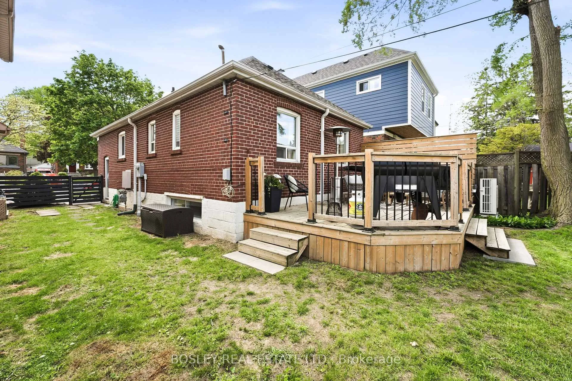 Photo 32 of 39 White Birch Rd, Scarborough, Birchcliffe-Cliffside — HOMEH