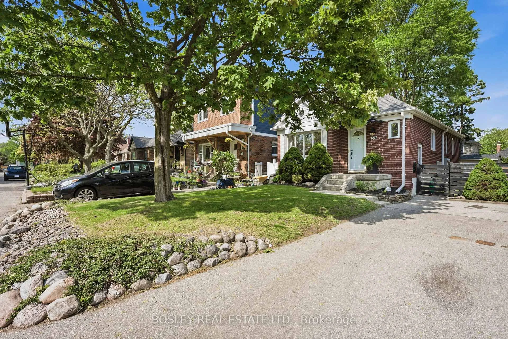 Photo 33 of 39 White Birch Rd, Scarborough, Birchcliffe-Cliffside — HOMEH