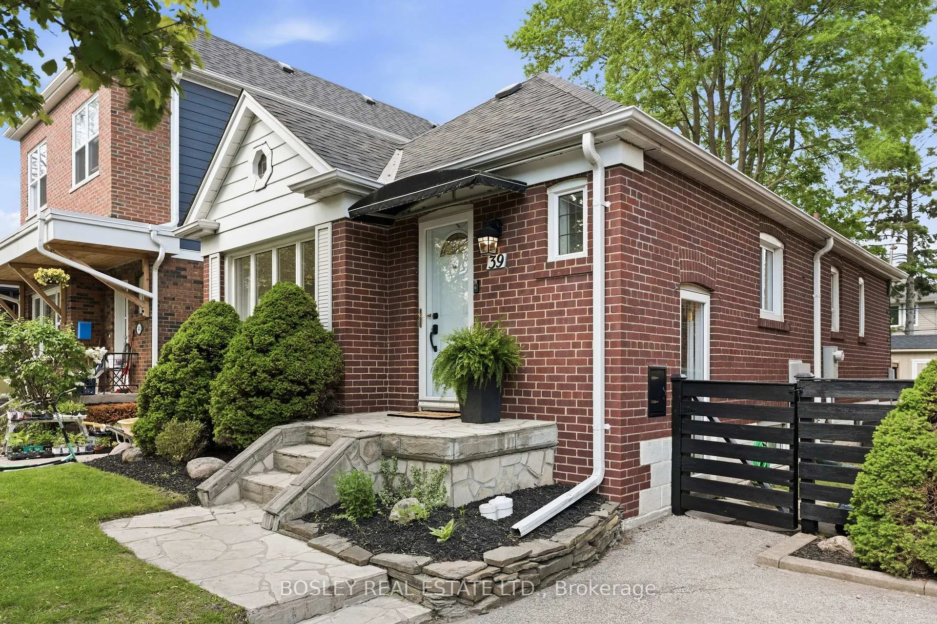 Photo 34 of 39 White Birch Rd, Scarborough, Birchcliffe-Cliffside — HOMEH