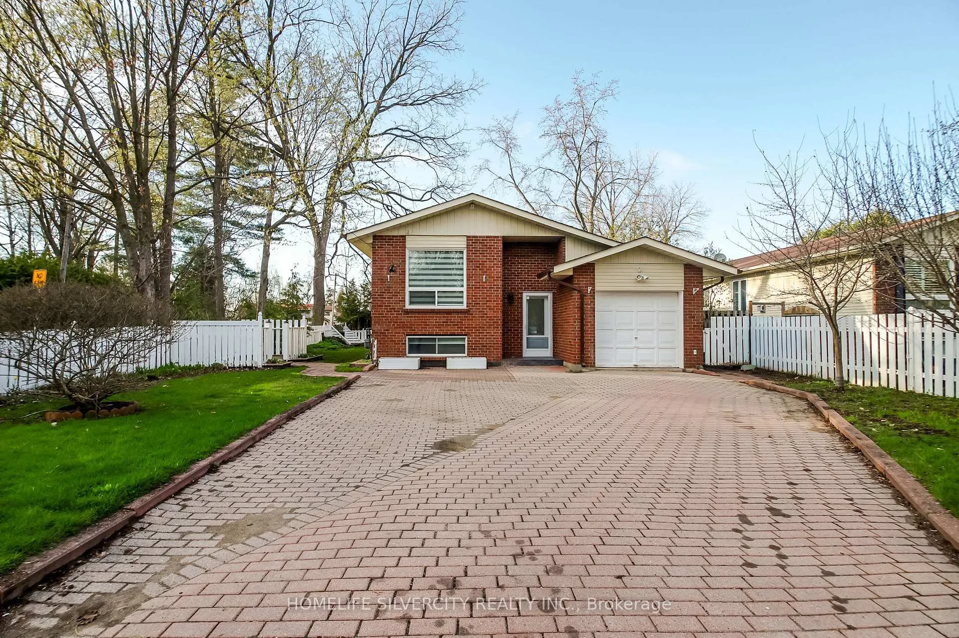 Photo 1 of 904 Lake Drive E, Georgina, Sutton & Jackson's Point — HOMEH