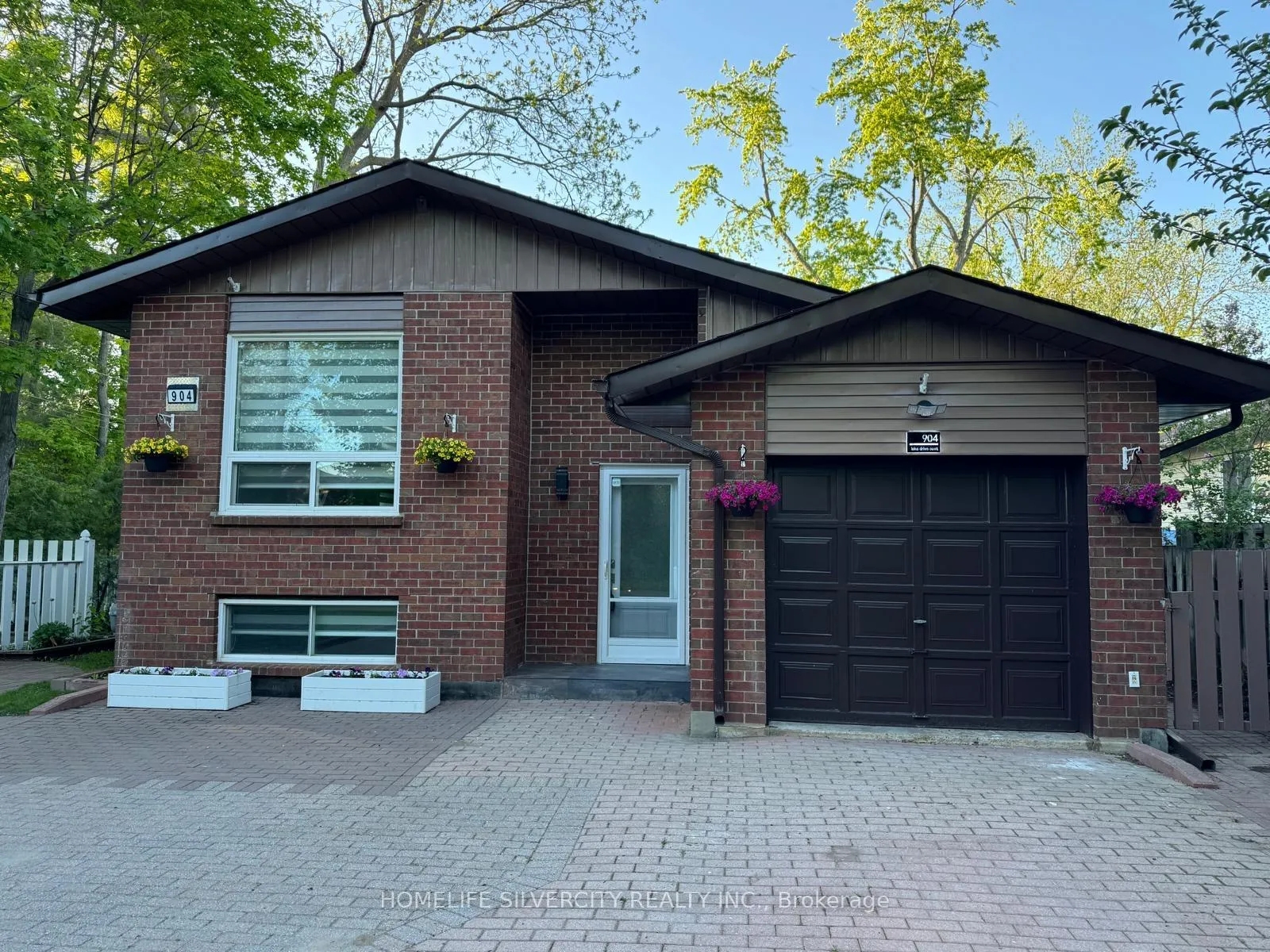Photo 2 of 904 Lake Drive E, Georgina, Sutton & Jackson's Point — HOMEH