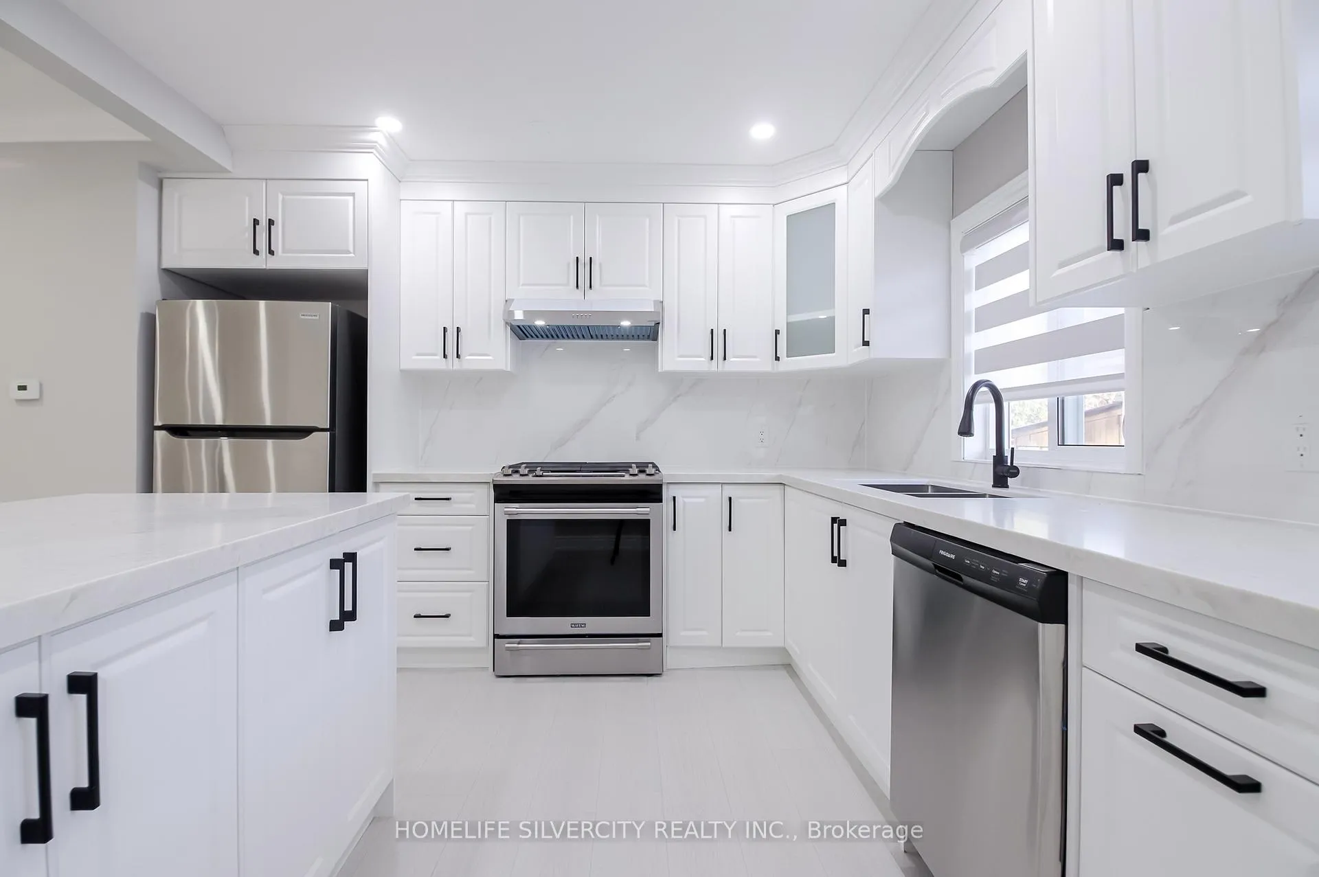 Photo 10 of 904 Lake Drive E, Georgina, Sutton & Jackson's Point — HOMEH