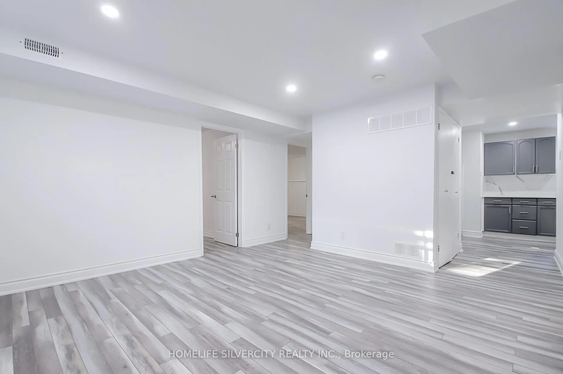 Photo 25 of 904 Lake Drive E, Georgina, Sutton & Jackson's Point — HOMEH
