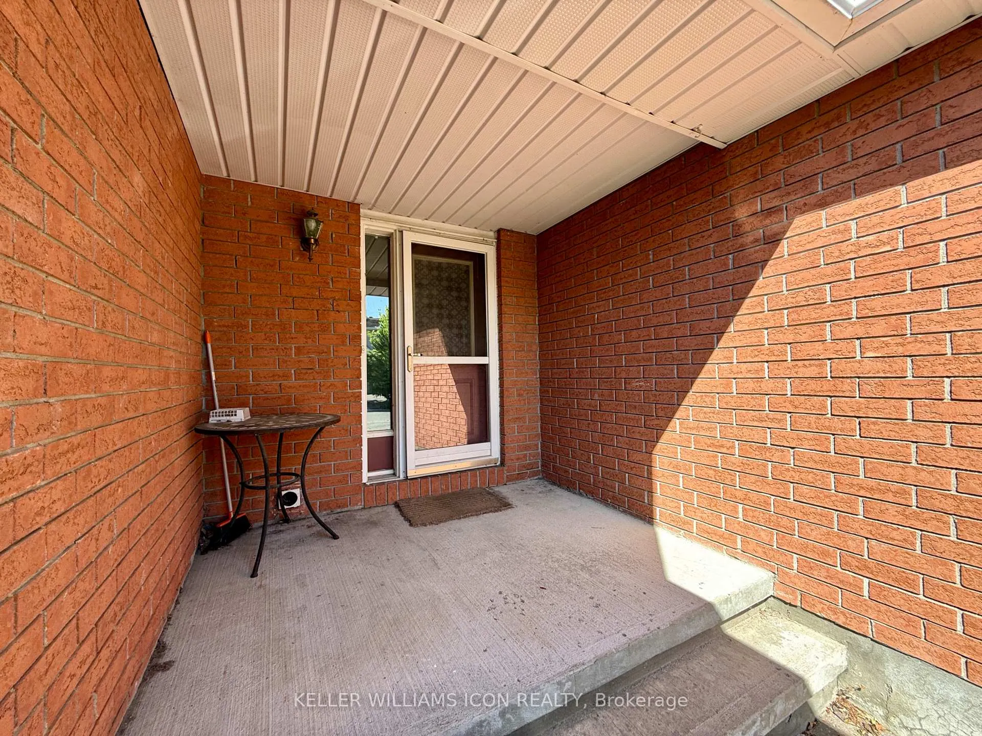 Photo 3 of 40 Thornbury Crescent, Ottawa, Centrepointe — HOMEH