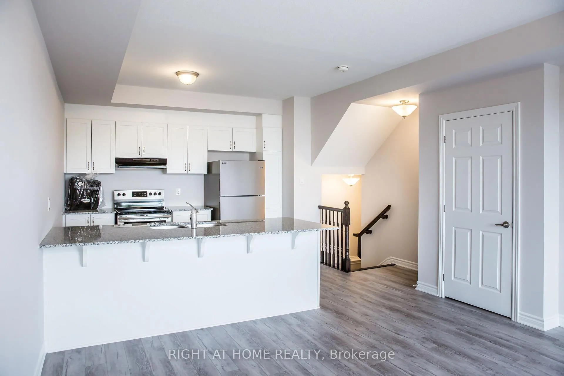Photo 2 of 561 Ozawa Private, Ottawa, CFB Rockcliffe and Area — HOMEH