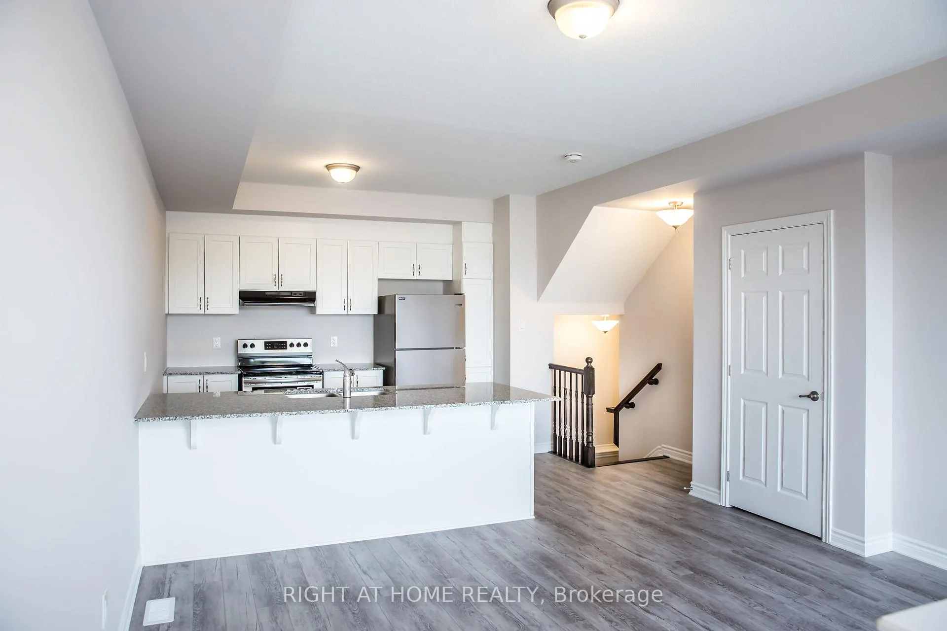 Photo 4 of 561 Ozawa Private, Ottawa, CFB Rockcliffe and Area — HOMEH
