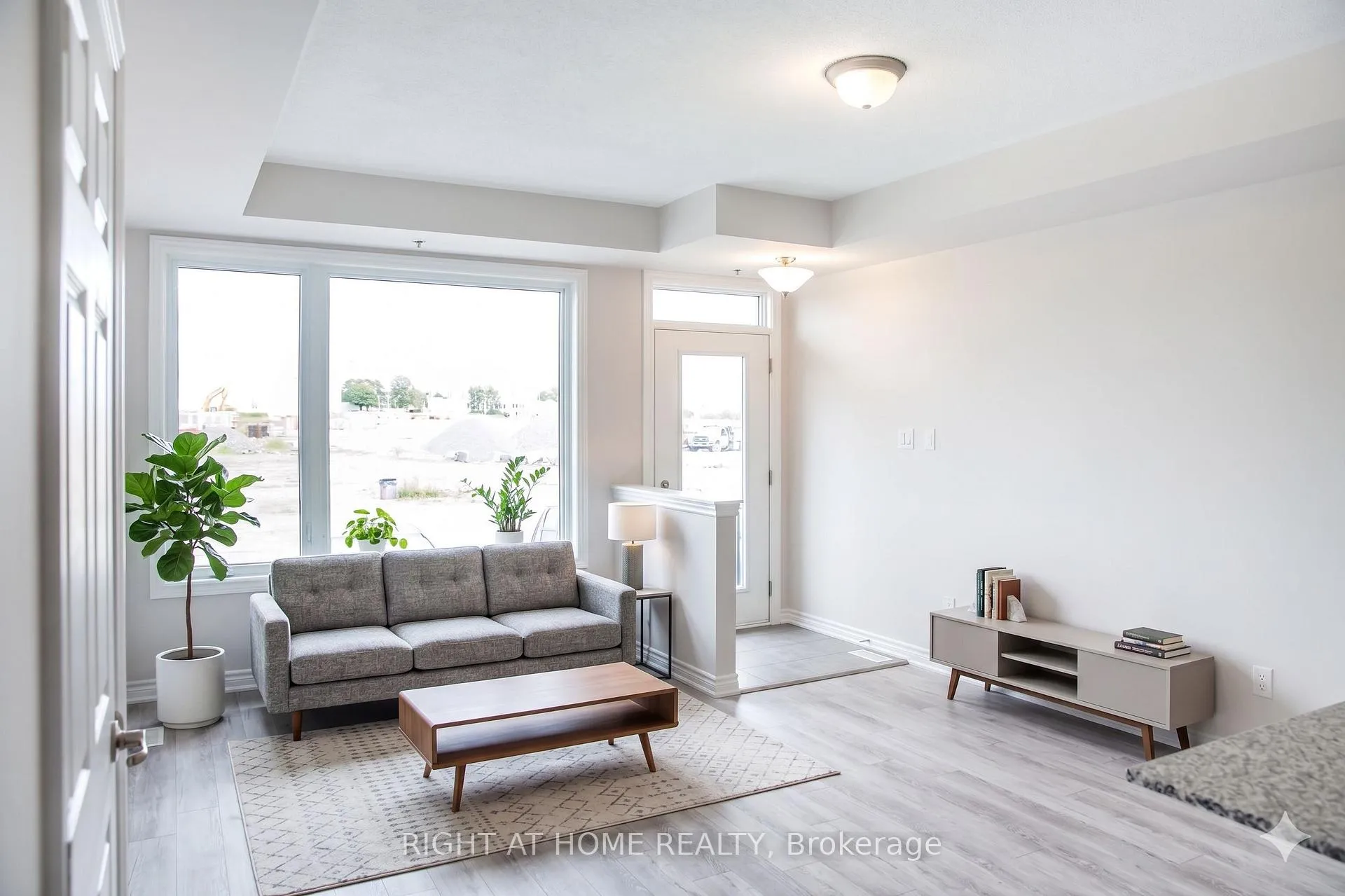 Photo 5 of 561 Ozawa Private, Ottawa, CFB Rockcliffe and Area — HOMEH