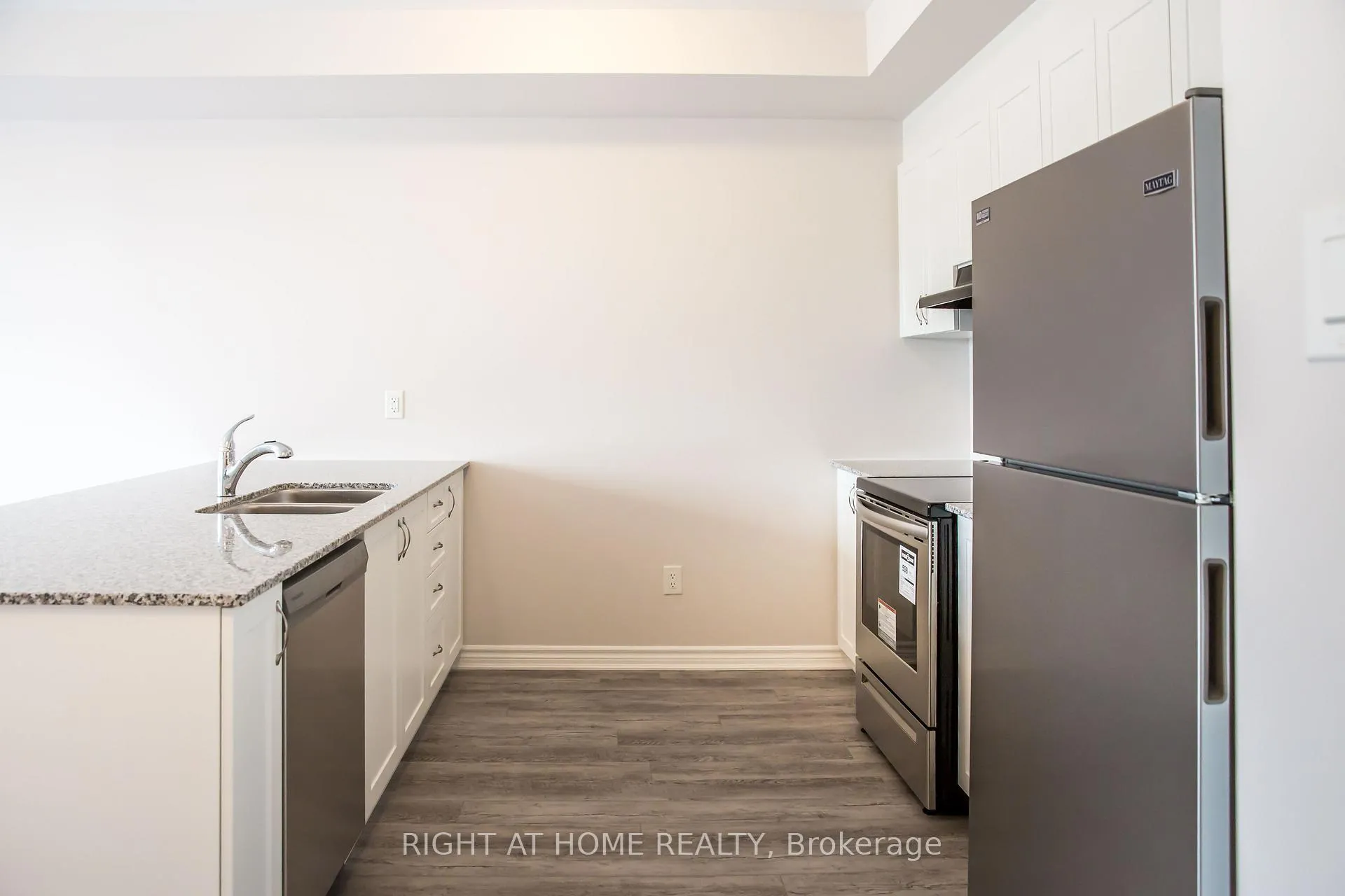 Photo 6 of 561 Ozawa Private, Ottawa, CFB Rockcliffe and Area — HOMEH