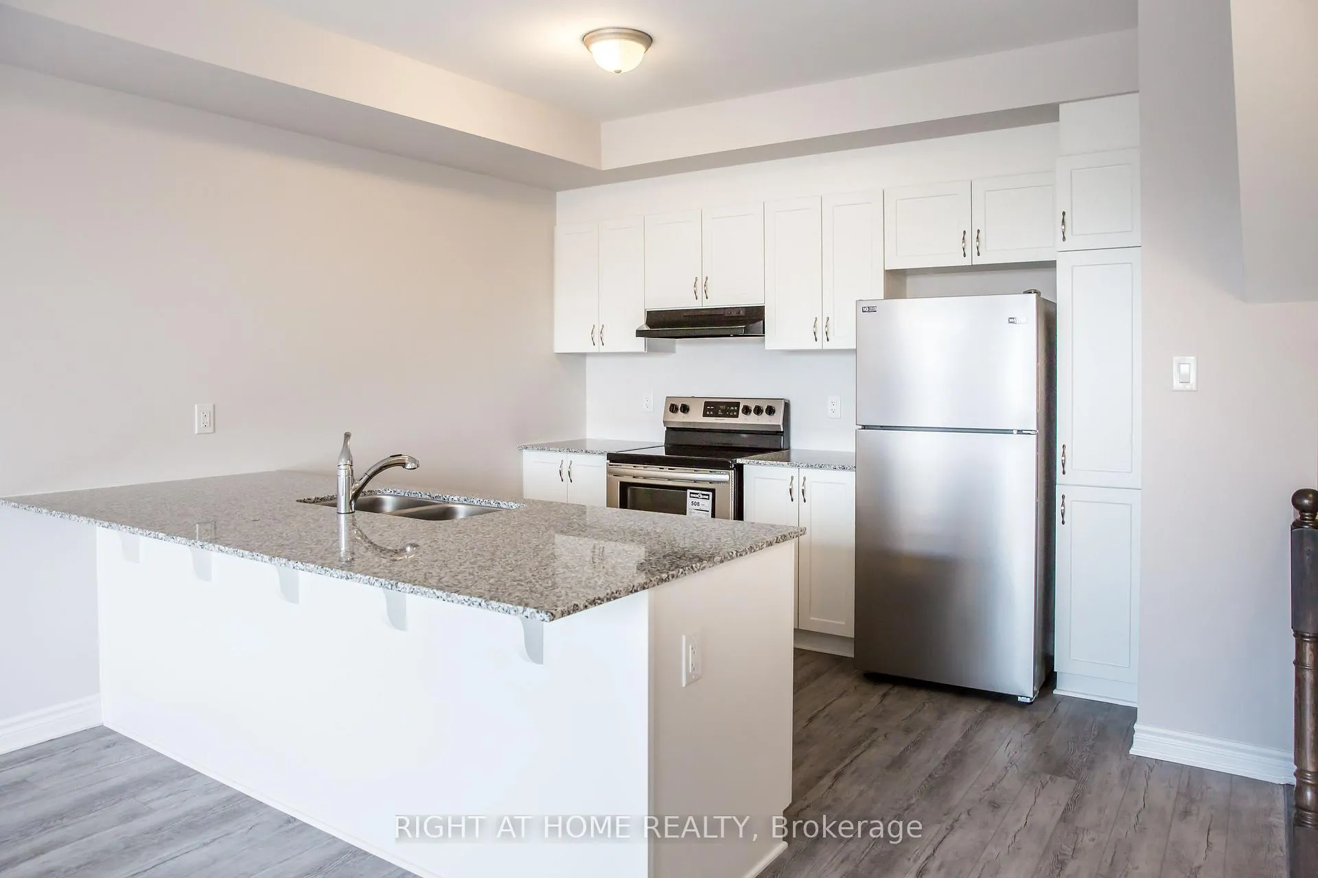 Photo 7 of 561 Ozawa Private, Ottawa, CFB Rockcliffe and Area — HOMEH