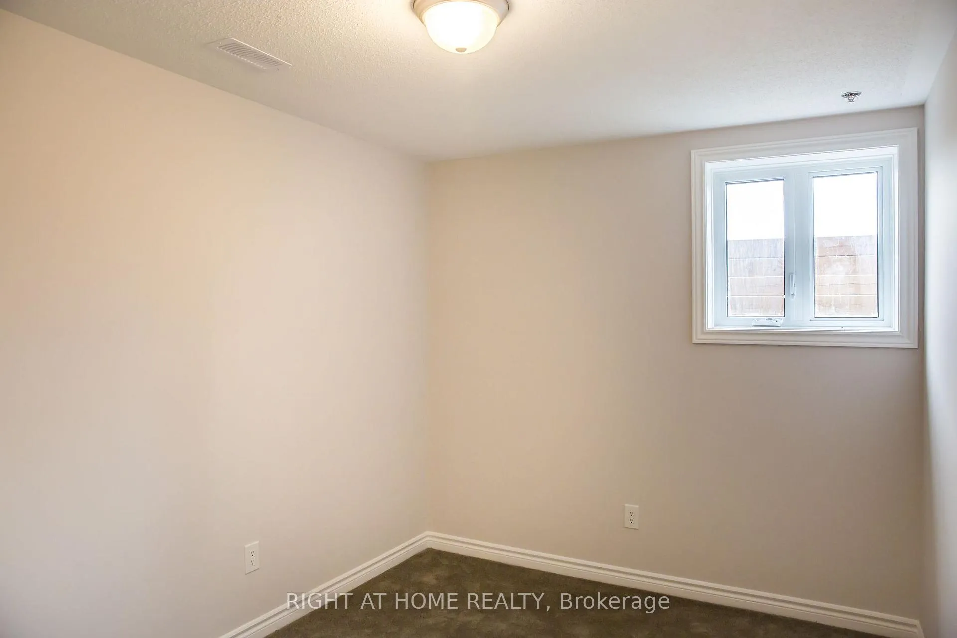 Photo 9 of 561 Ozawa Private, Ottawa, CFB Rockcliffe and Area — HOMEH