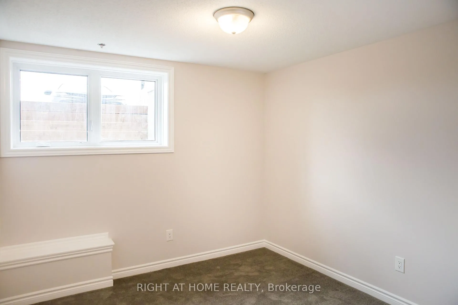 Photo 11 of 561 Ozawa Private, Ottawa, CFB Rockcliffe and Area — HOMEH