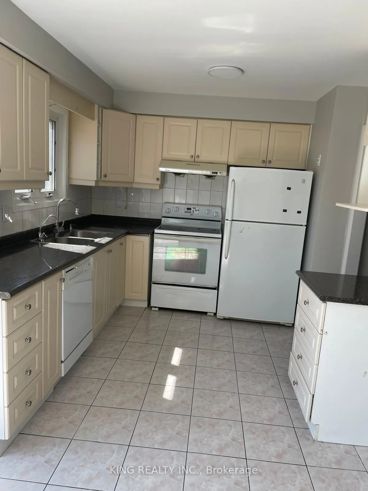 Photo 3 of 33 Rowe Court, Markham, Middlefield — HOMEH