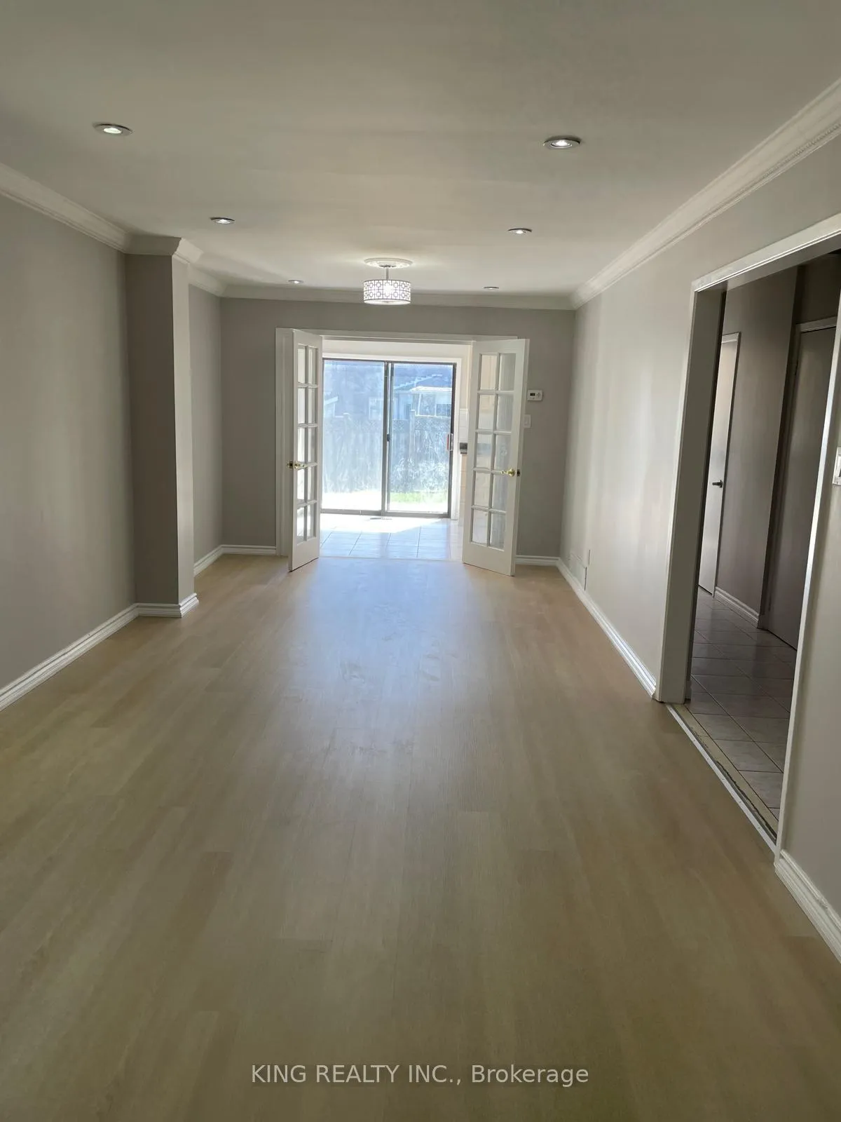 Photo 5 of 33 Rowe Court, Markham, Middlefield — HOMEH