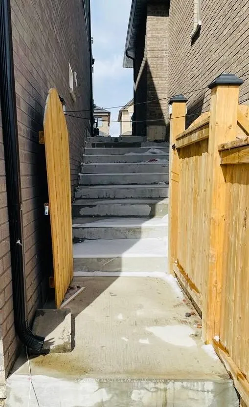 Photo 2 of 22 Rowley Street, Brantford — HOMEH