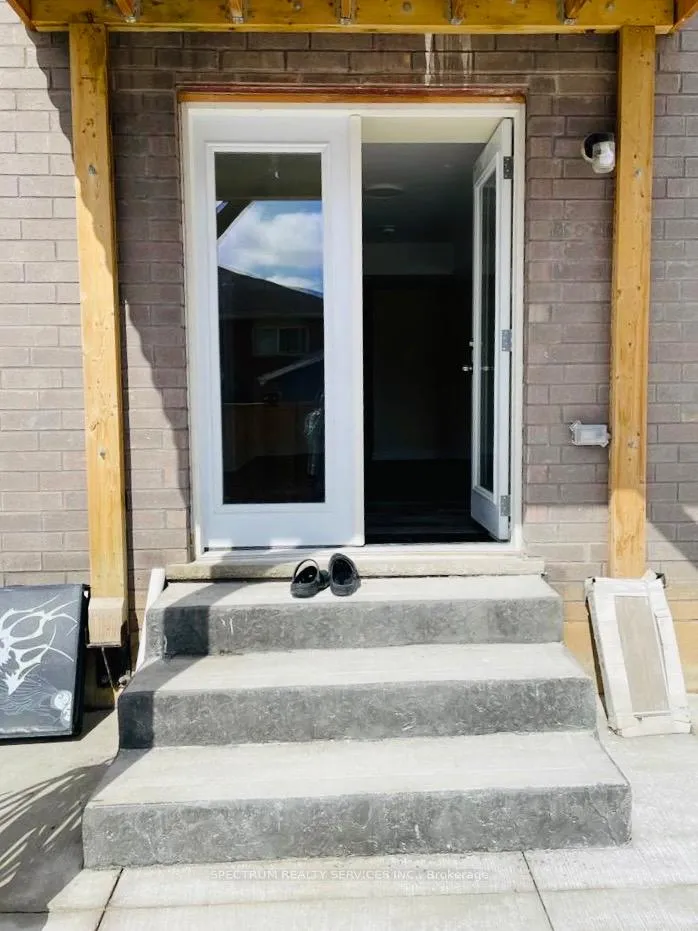 Photo 13 of 22 Rowley Street, Brantford — HOMEH