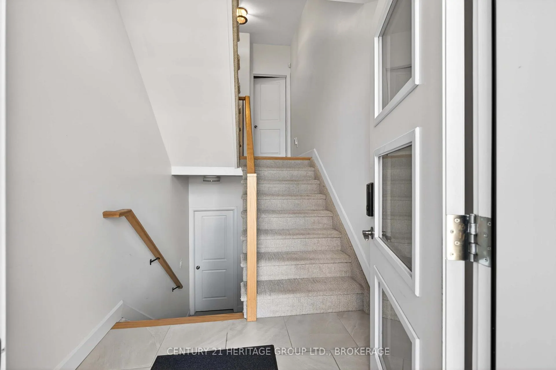 Photo 5 of 189 Superior Drive, Loyalist, Amherstview — HOMEH