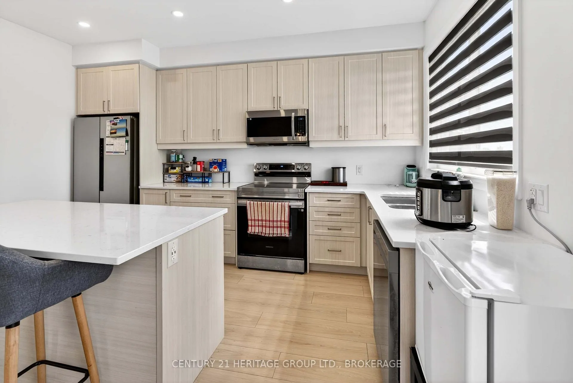 Photo 18 of 189 Superior Drive, Loyalist, Amherstview — HOMEH