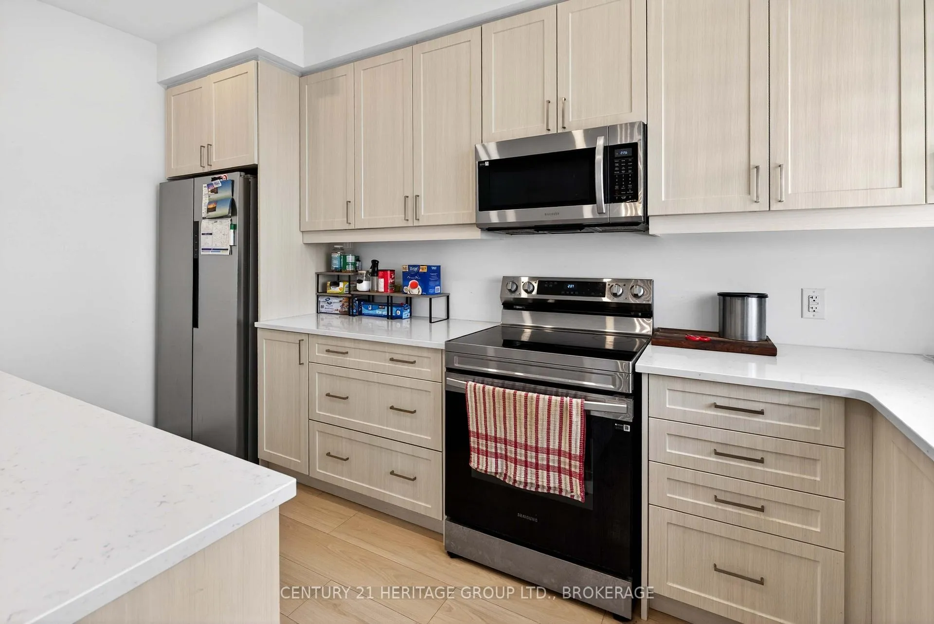 Photo 19 of 189 Superior Drive, Loyalist, Amherstview — HOMEH