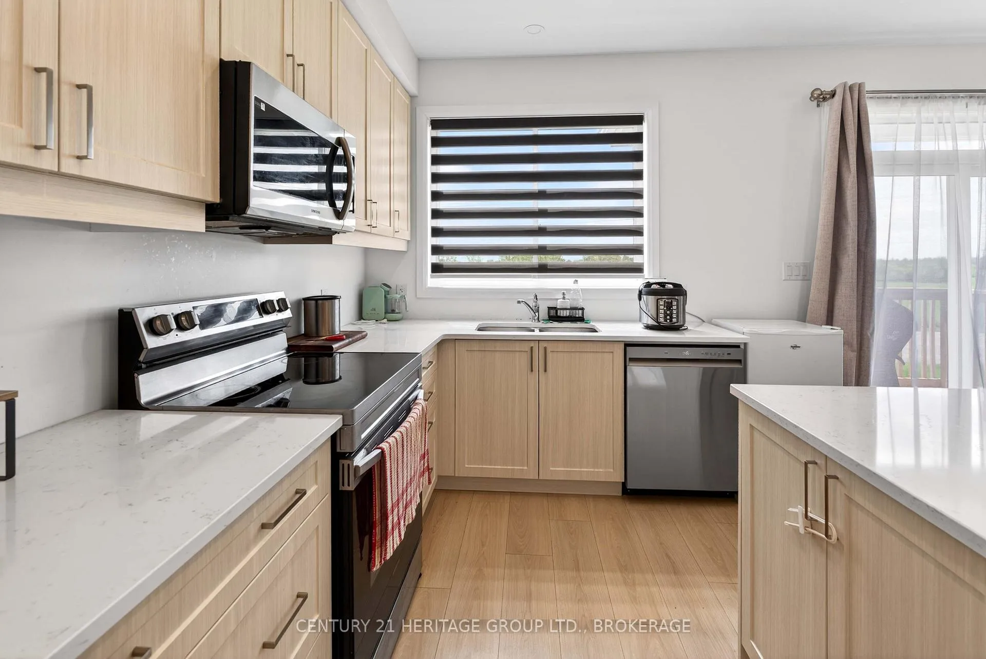 Photo 20 of 189 Superior Drive, Loyalist, Amherstview — HOMEH